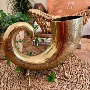 📌 RARE Large Vintage Etched Brass Horn